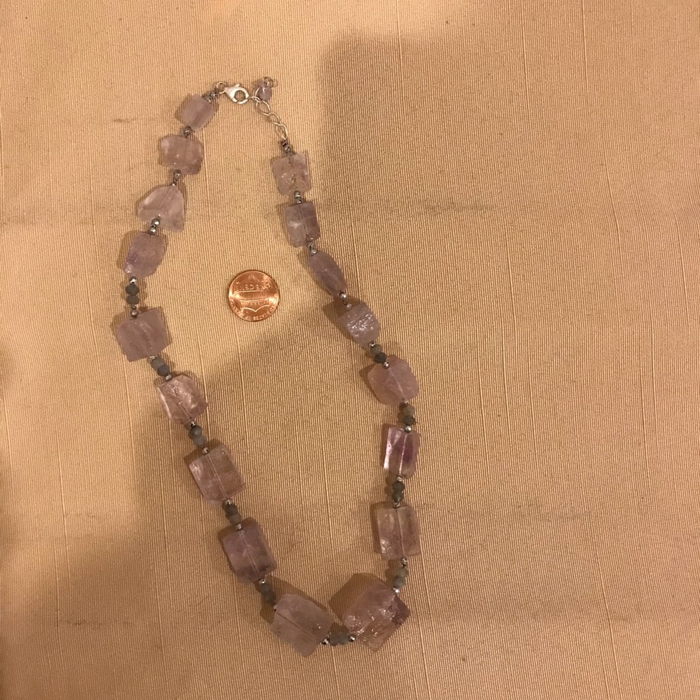 Graduated light roughly cut amethyst bead necklace - Picture 2 of 4